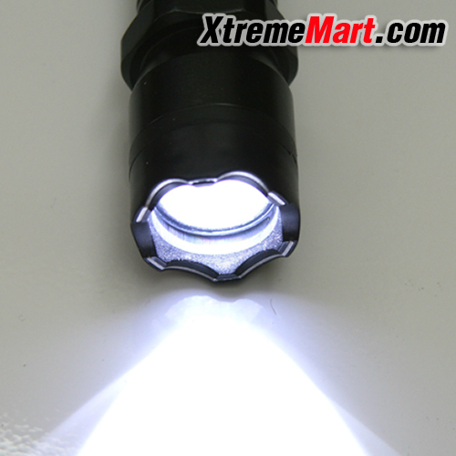 เครื่องช็อตไฟฟ้าไฟฉายแบบพกพารุ่นกำลังไฟสูง 1000 KV Type 1101 Police Flashlight