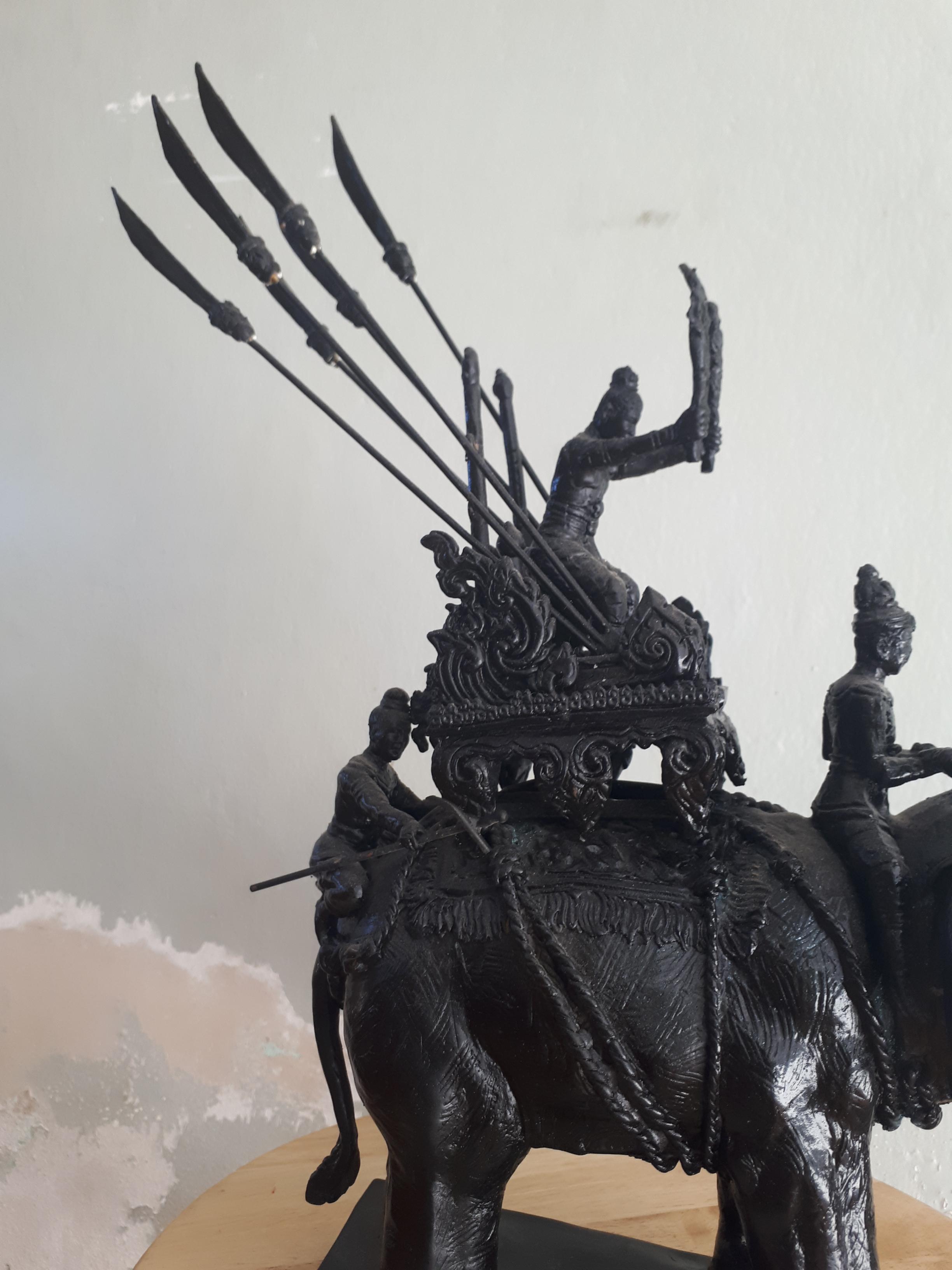 รูปหล่อ พระเจ้าพรหมมหาราช ทรงประทับขี่ช้างศึก ช้างพลายประกายแก้ว ออกศึก เนื้อโลหะรมดำ ปี2555 #รับประกันแท้ (องค์ใหญ่ ขนาด สูง14นิ้ว ฐาน7นิ้ว)