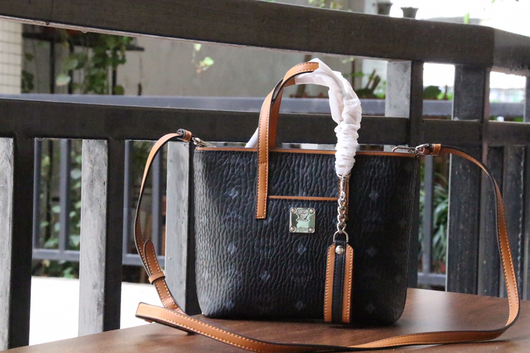 กระเป๋า mcm Anya 8 นิ้ว