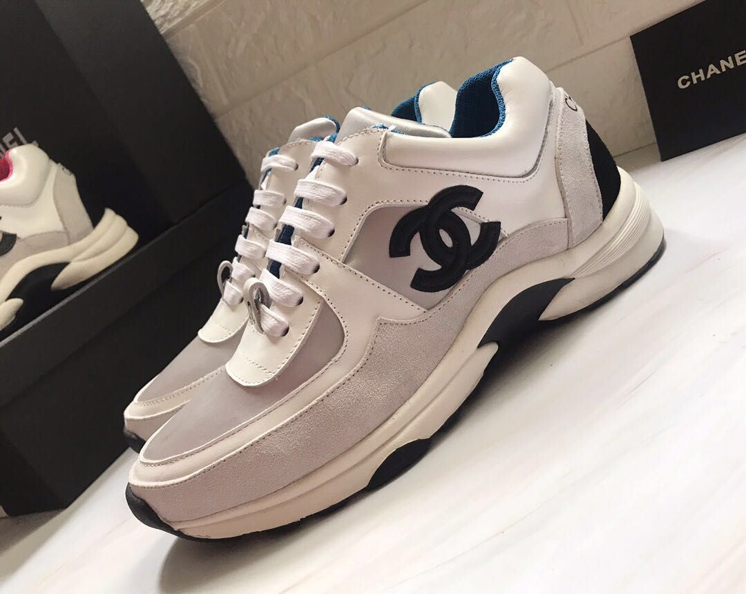 รองเท้าผ้าใบ cn sneakers รุ่นใหม่ สอบถามไซส์ได้ค่ะสต็อคของเปลี่ยนตลอด