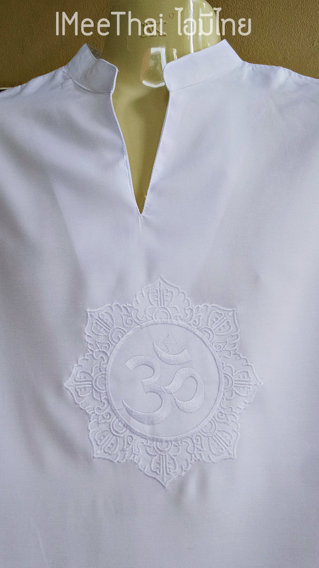 เสื้อขาว อักษรขาว โอมพระพิฆเนศ