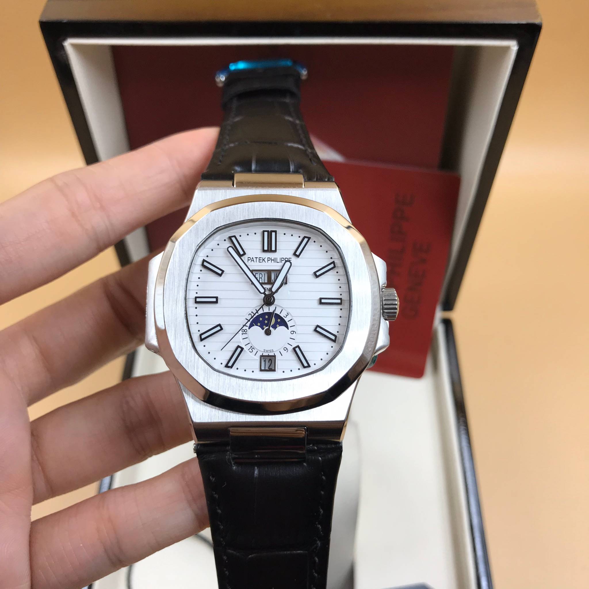 นาฬิกา Patek Philippe รุ่น Men"s Nautilus Annual Calendar งาน Mirror Swiss