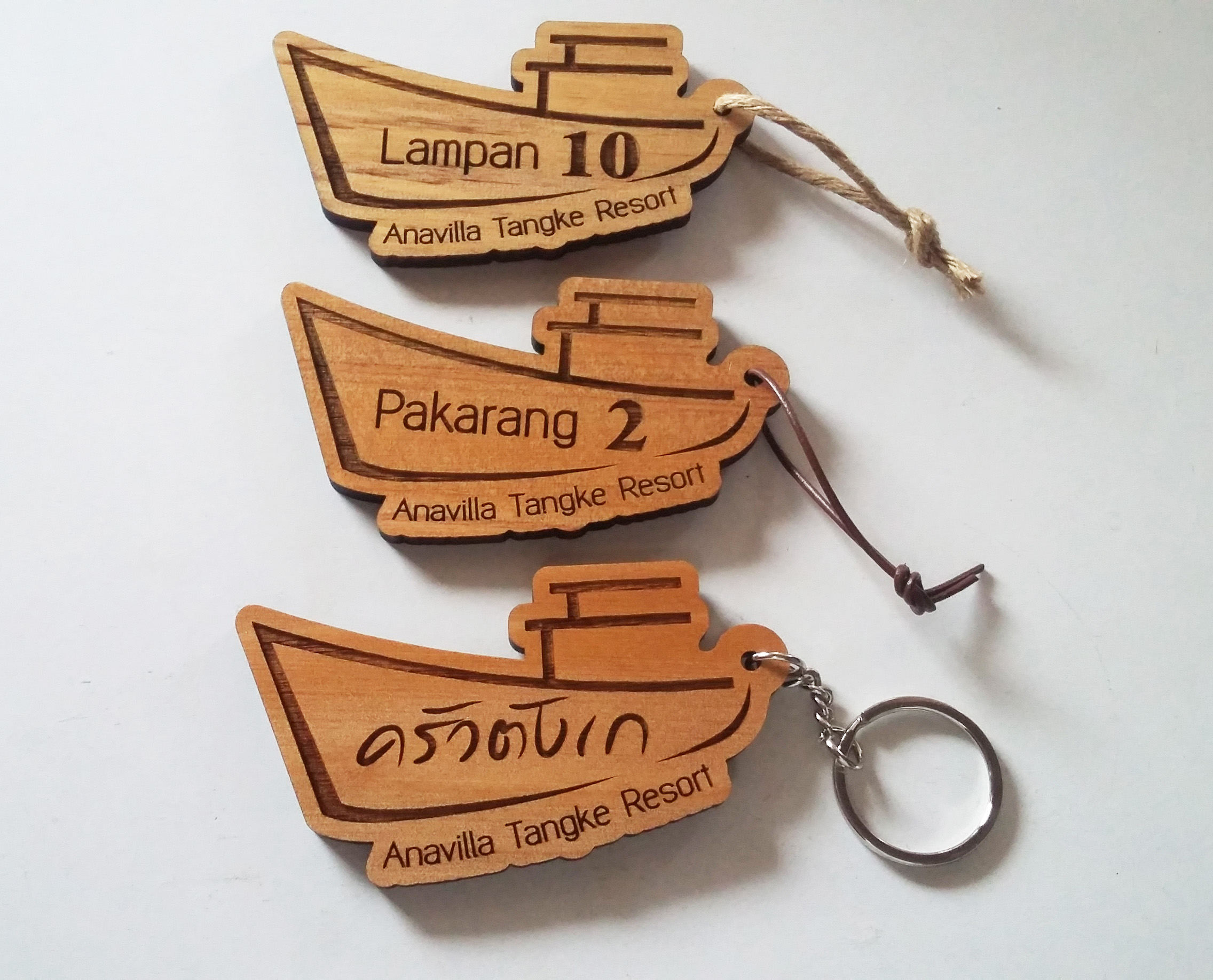 พวงกุญแจไม้ พวงกุญแจบ้านพัก/พวงกุญแจรีสอร์ท/พวงกุญแจห้องพัก/พวงกุญแจโรงแรม - Anavilla Tangke Resort