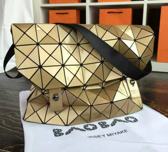 กระเป๋าสะพายข้าง issey rock sholder bag รุ่นใหม่ สีเงิน สีทอง