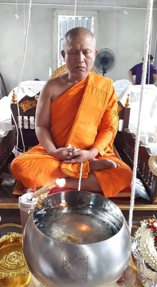 เหรียญ ท้าวเวสสุวรรณ 6กร เนื้อทองเหลือง ปี2564 (เทคนิคทำเหรียญเทหล่อแบบโบราณ) #รับประกันแท้