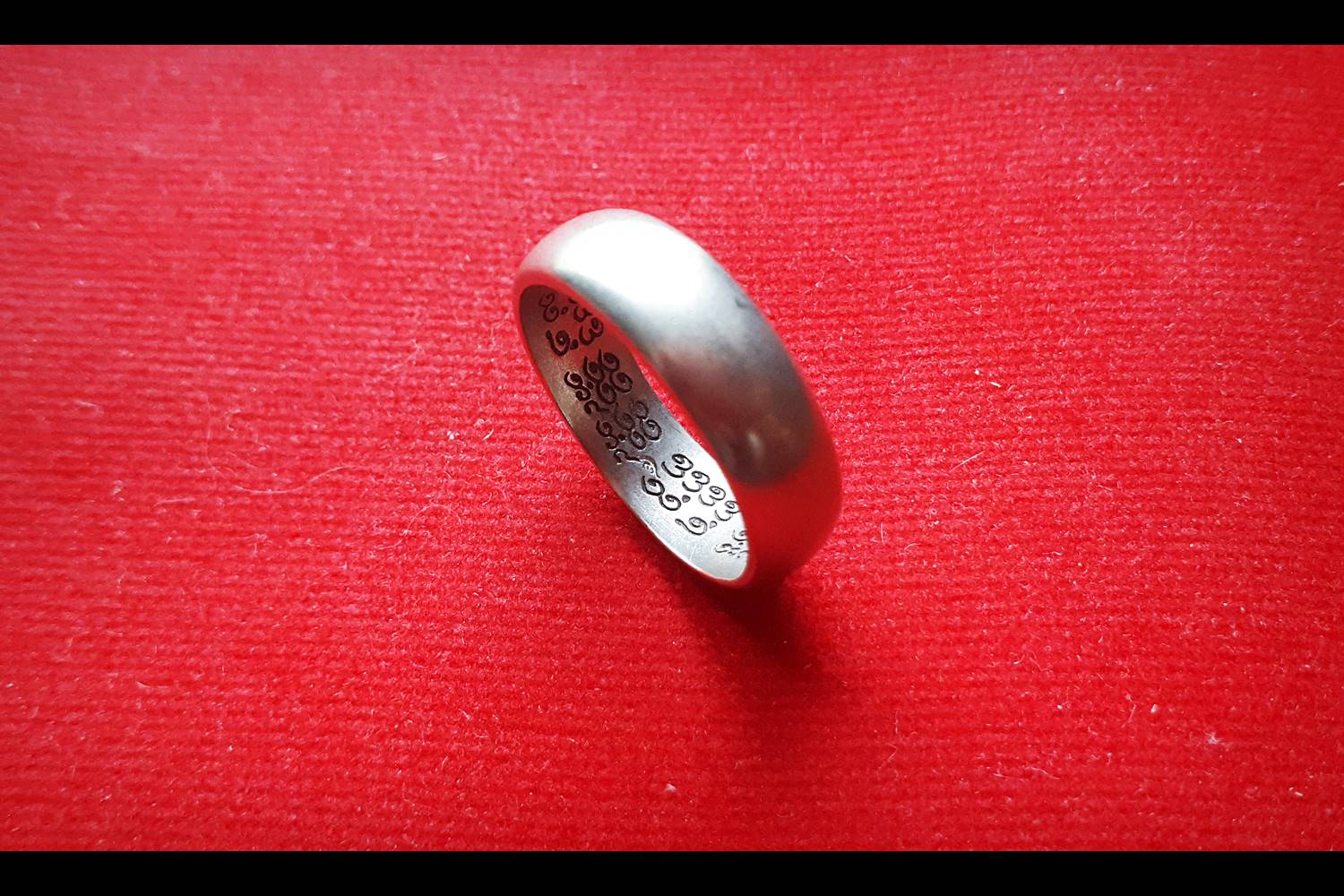 แหวน เสน่ห์มอญ (รุ่นเสือซ่อนเล็บ) เนื้อซิลเวอร์พลัส (ขนาดเส้นผ่าศูนย์กลาง 2ซม) ปี2558 #รับประกันแท้ - พระอาจารย์หนุ่ม (สมัย วัดบางแวก)