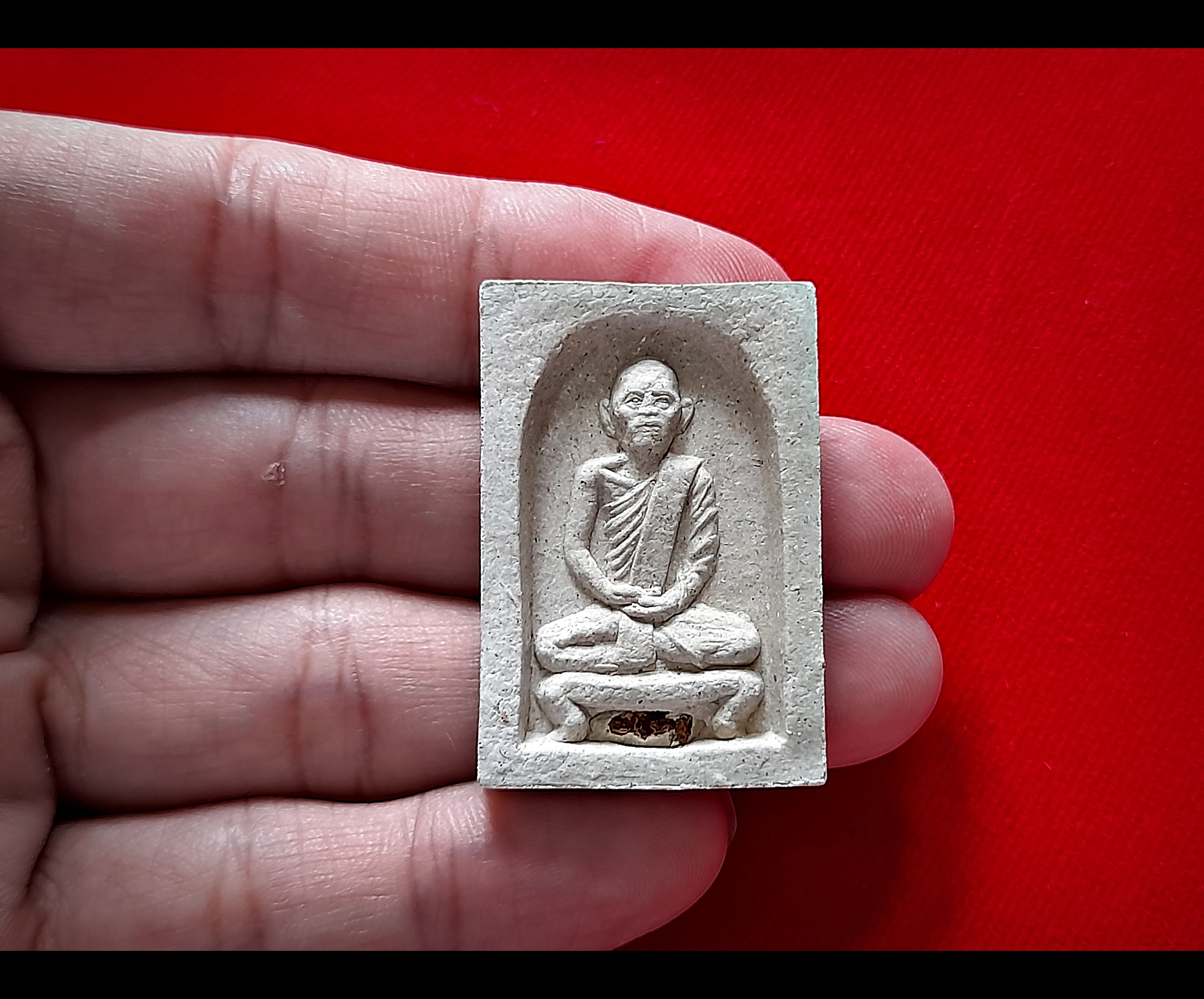 หลวงพ่อยี วัดดงตาก้อนทอง พิมพ์นั่งตั่ง เนื้อผงมวลสารวิเศษ ฝังข้าวทิพย์ ปี2558 #รับประกันแท้ - หลวงพ่อถาวร วัดปทุมวนาราม