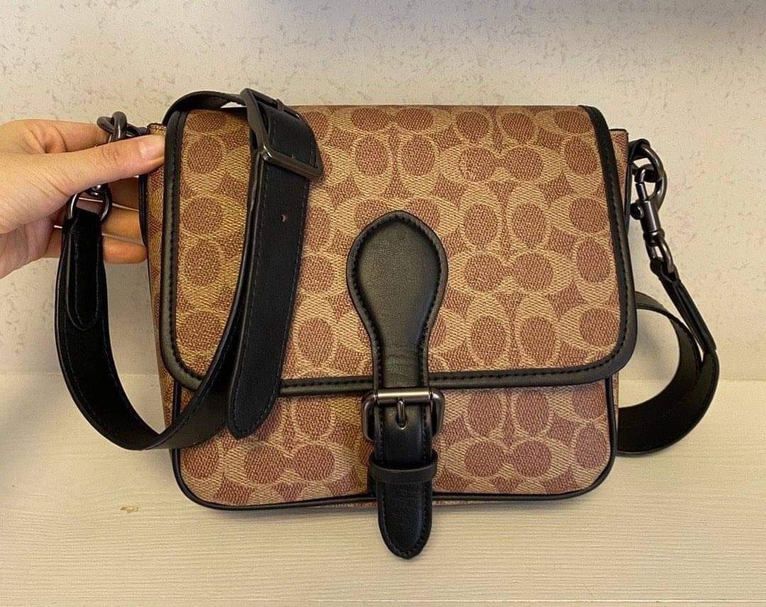 Coach CD877 Frankie Crossbody In Signature Canvas (แอดไลน์ก่อนสั่งซื้อ)