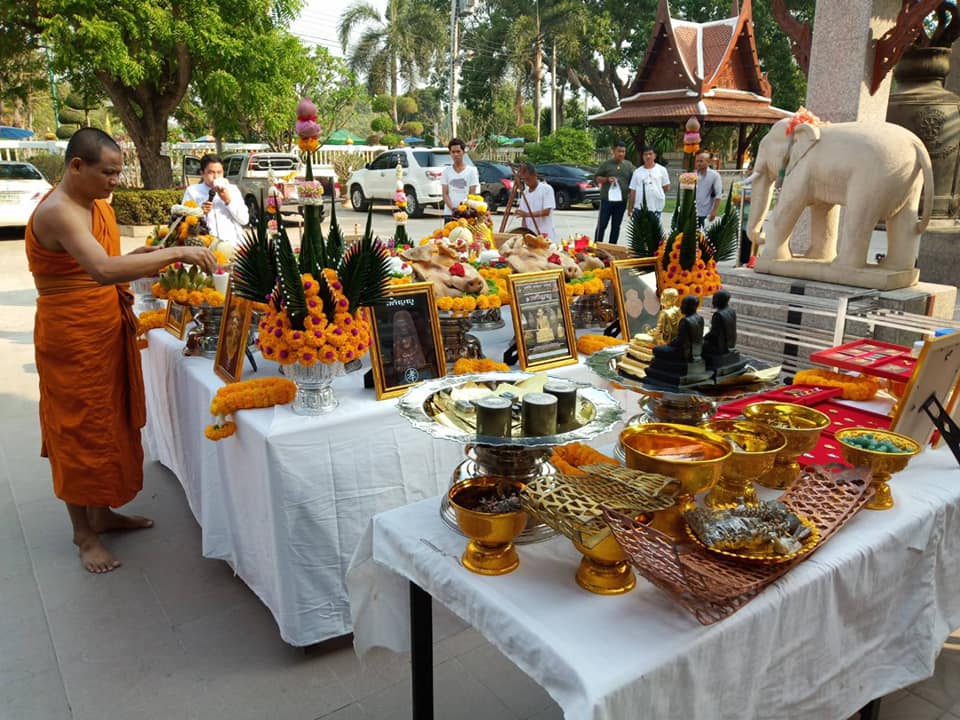 เหรียญ หลวงพ่อกวย วัดโฆสิตาราม หลังยันต์ครู ยันต์พระเจ้าอมโลก(นะโมพุทธายะ) เนื้อกะไหล่ทองคำ (หลังตอกโค็ด2จุด #อักษรจีน #ยันต์ดวงแก้วพระสีวลี) ปี2562 #รับประกันแท้ - #พิธีดีมากดวงจิตหลวงพ่อกวยมาเสกให้เอง