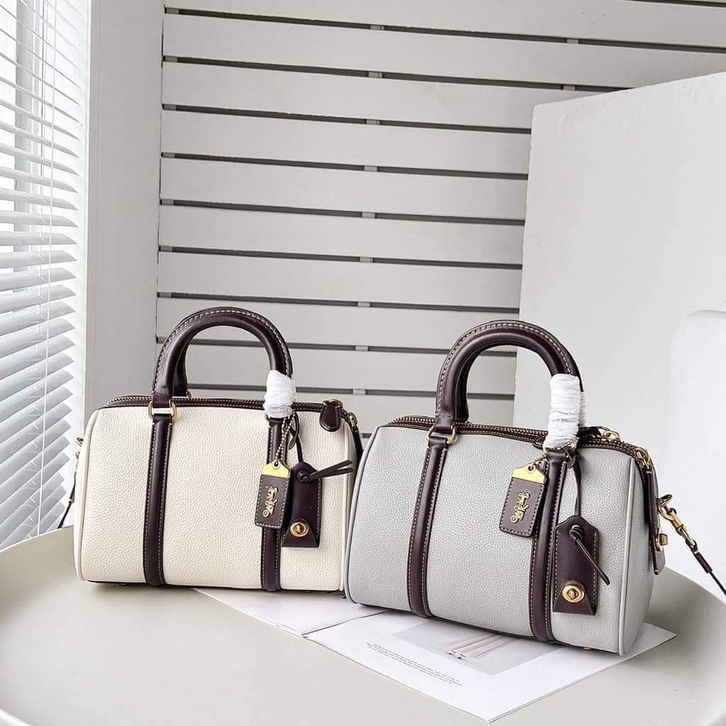 Coach Boston pillow bag (แอดไลน์ก่อนสั่งซื้อ)