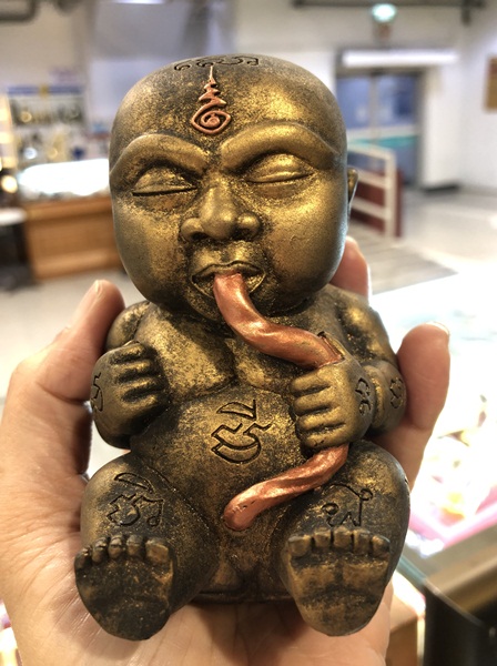 กุมารดูดรก ผงอาถรรพณ์ ปัดทอง ขนาดบูชา หลวงปู่เณรแก้ว ดูดทรัพย์รับโชค เรซิ่น