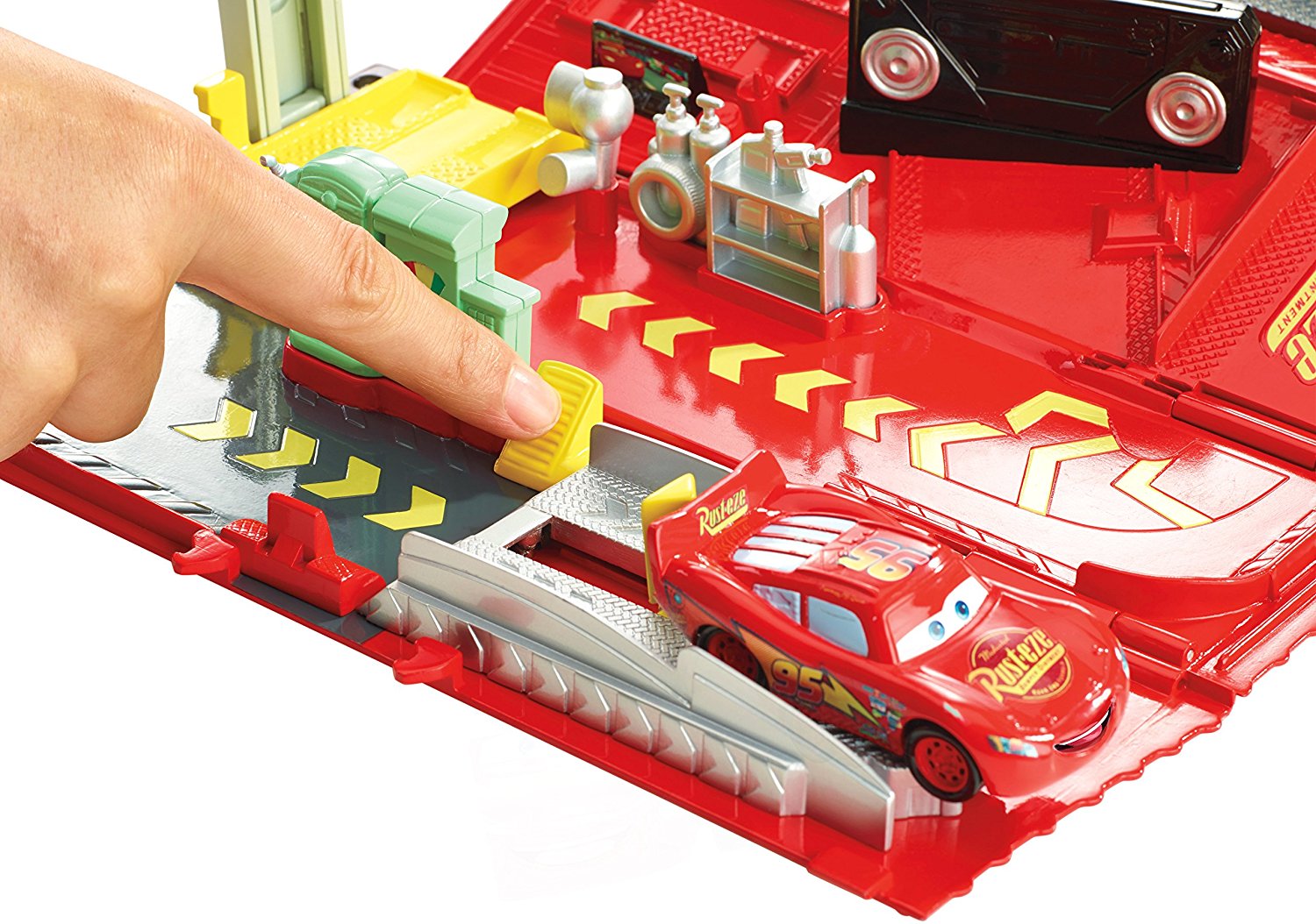 กล่องรถพร้อมกิจกรรมซ่อมบำรุงรถยนต์ Disney Pixar Cars Wheel Action Drivers Mack Playset