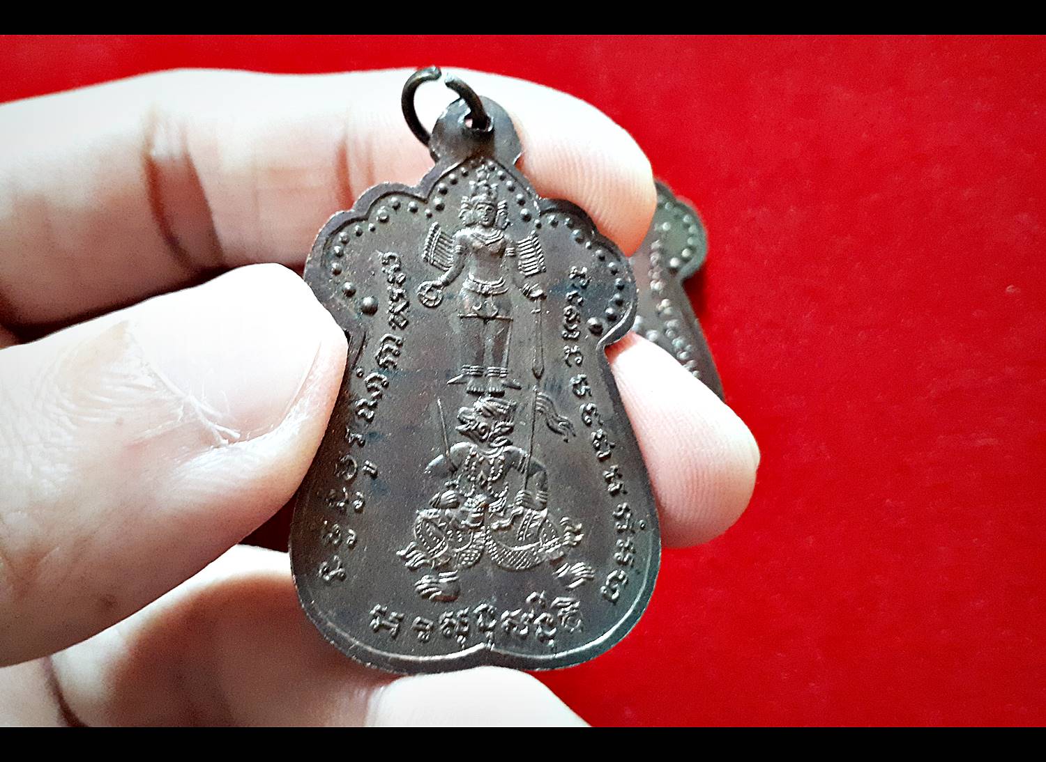 เหรียญพระเจ้าห้ามสมุทรหลังนารายณ์ทรงหนุมาน (พระปางห้ามสมุทร) ปี2526 หลวงปู่สรวง(เทวดาเล่นดิน) หลวงพ่อสร้อย ปลุกเสก ออกวัดเลียบราษร์บำรุง (รับประกันแท้และทัน)