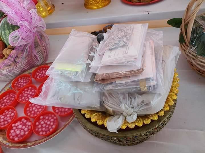 กิมปั่ง ฝั่งเพรช สวารอฟสกี้(Swarovski) ฐานอุดมวลสาร หีบมงคลเสริมดวง เสริมฮวงจุ้ย เนื้อซิลเวอร์พลัส(Silver plus) รุ่น2 ปี2564 #การันตี #รับประกันแท้ - (ปรับหนุนเสริมดวงชะตา รับทรัพย์ เงินเข้ามาแล้วเงินจะตายอยู่ในหีบไม่ไหลออก)