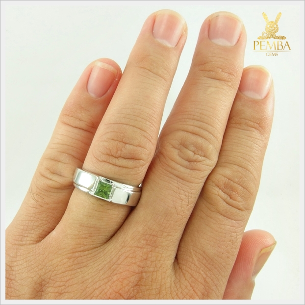 แหวนเขียวส่องแท้ เงินแท้925 ชุบทองคำขาว แหวนพลอยเขียวส่องบางกะจะ