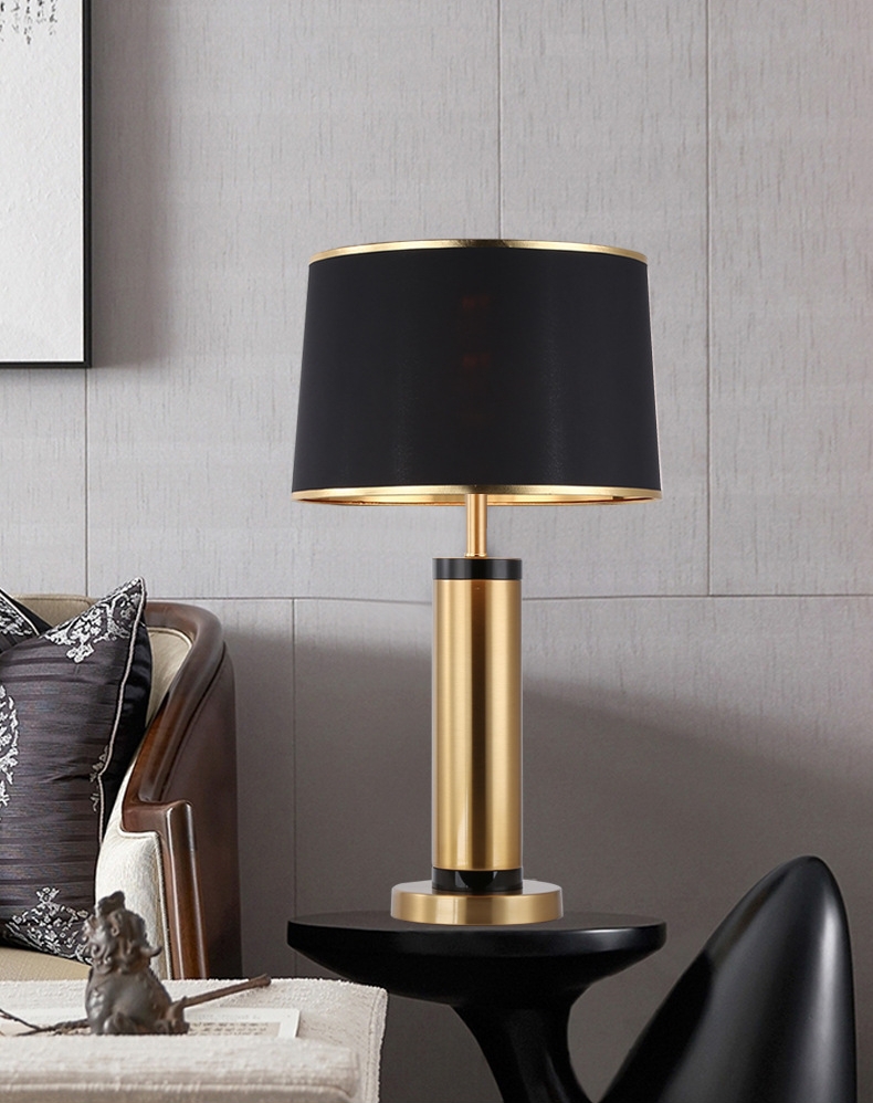 โคมไฟตั้งโต๊ะทรงกระบอกฐานกลมสไตล์โมเดิร์นลักซ์ชัวรี่ สีทูโทนดำ-ทอง [AT296]