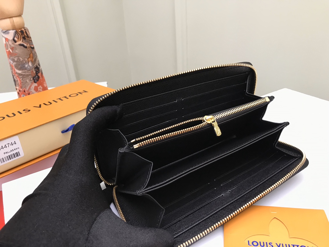 กระเป๋าสตางค์ lv giant monogram ซิปรอบ ใบยาว