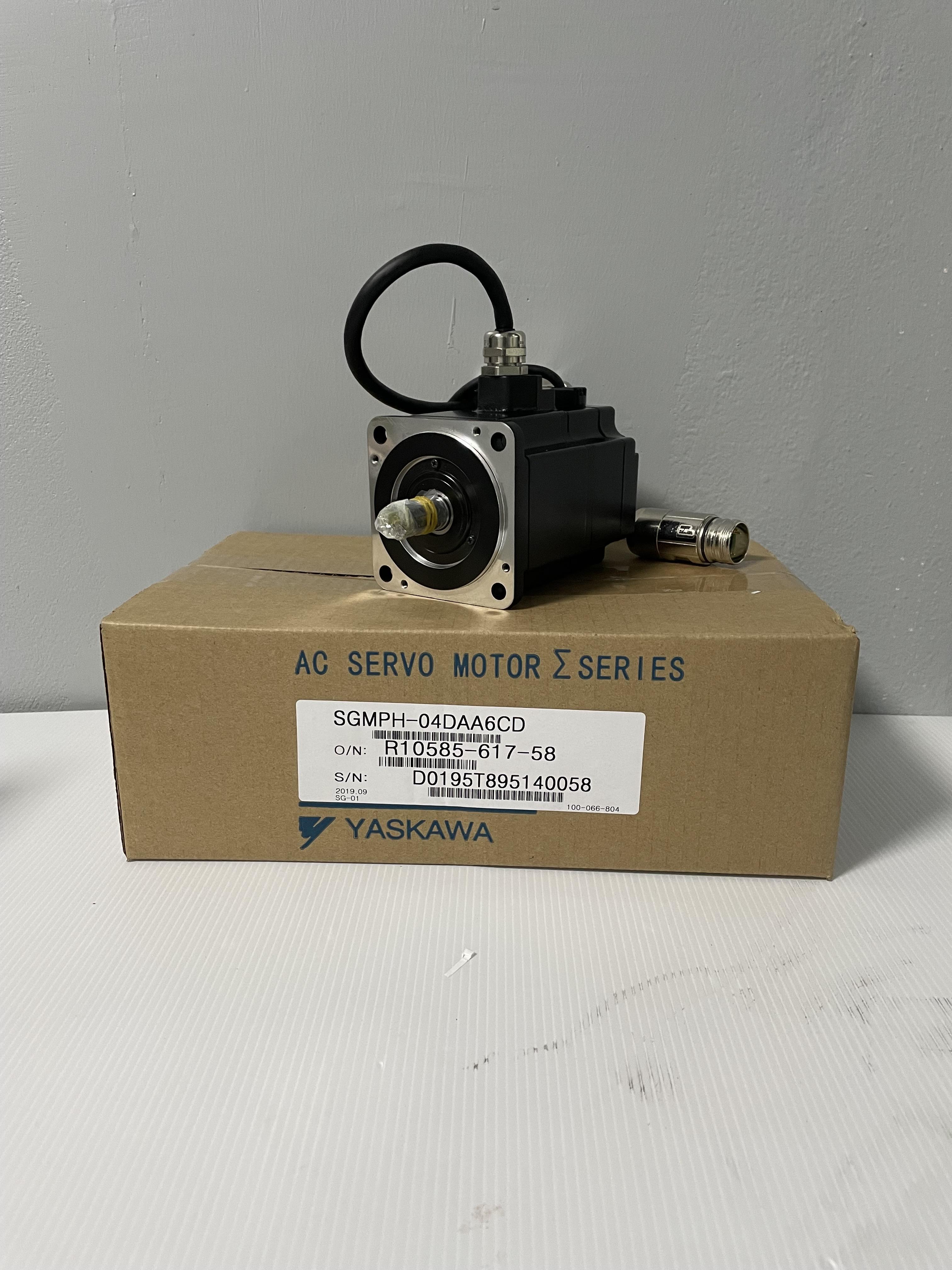 Yaskawa AC SERVO MOTOR SGMPH-04DAA6CD 400W