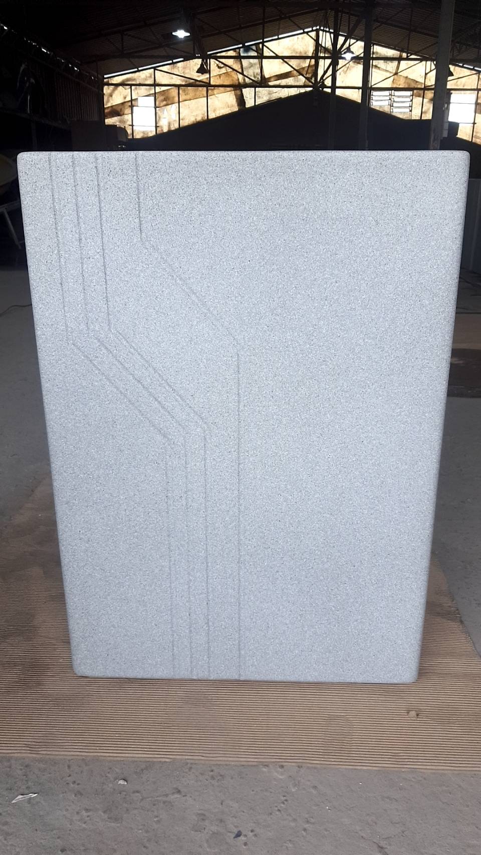 กระถางต้นไม้ไฟเบอร์กลาส ทรงเหลี่ยม ลายเส้น