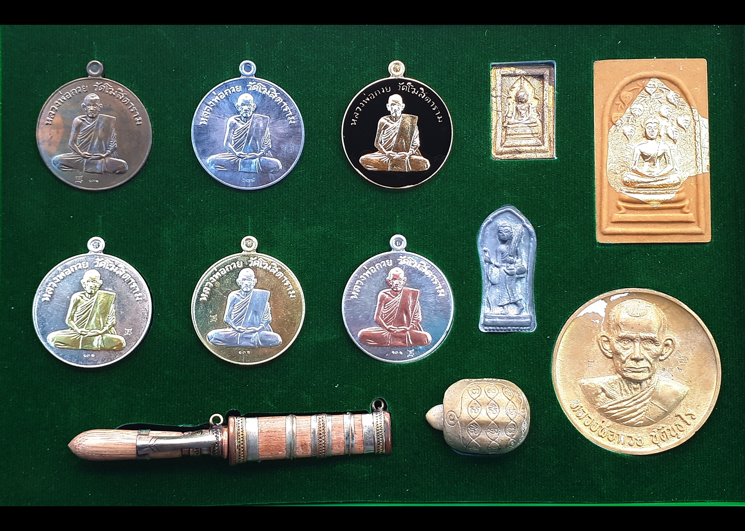 ชุดรวมวัตถุมงคล (ชุดกรรมการอุปถัมป์) หลวงพ่อกวย วัดโฆสิตาราม(วัดบ้านแค) รุ่นแรงครู ปี2560 (ชุดกรรมการอุปถัมป์ กล่องเขียว) #รับประกันแท้