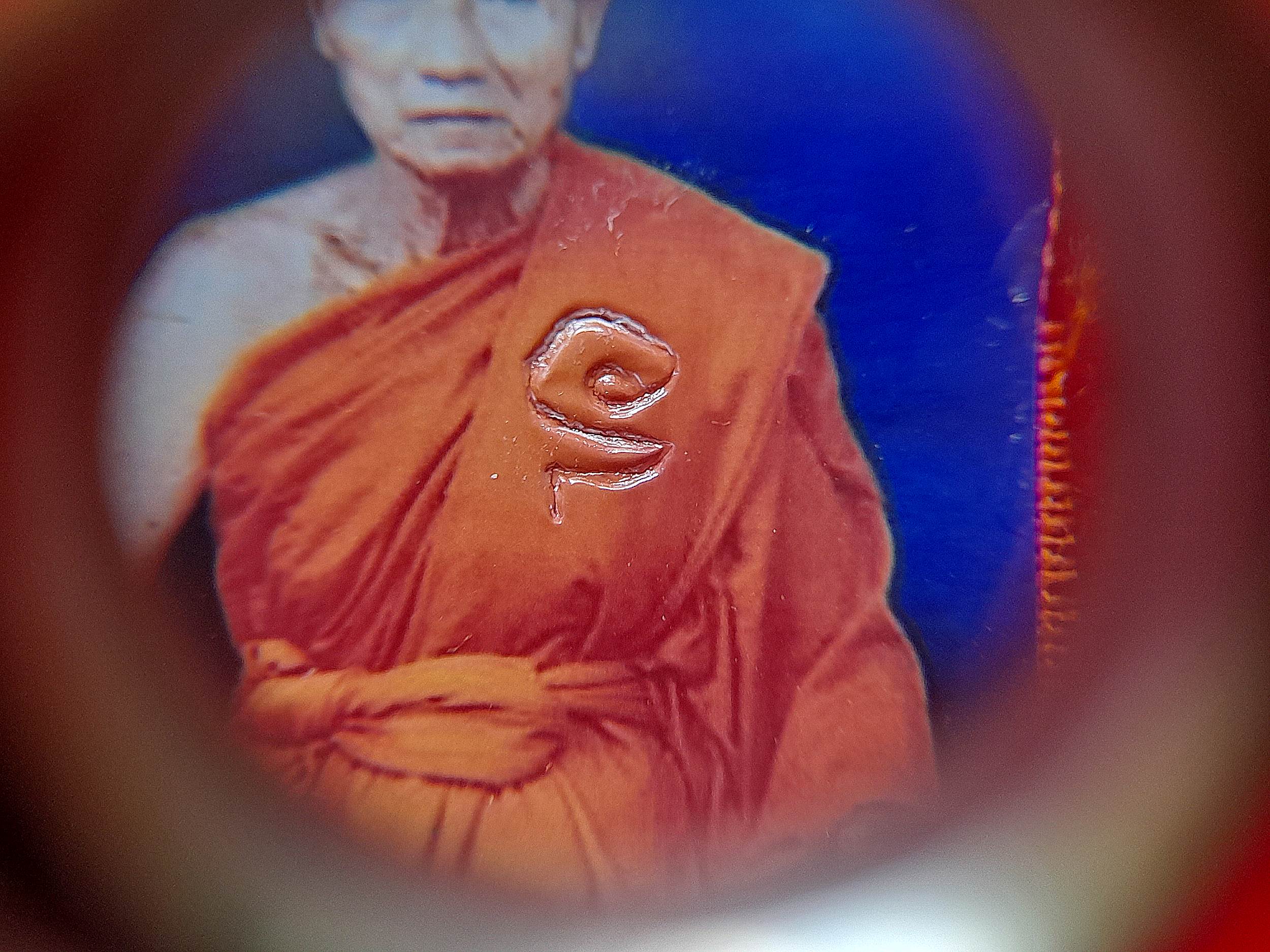 รูปภาพ(สองด้าน) + จีวร (ขนาดห้อยคอ พกพา) #รับประกันแท้และทันยุคเสก - หลวงพ่อหวั่น วัดคลองคูณ