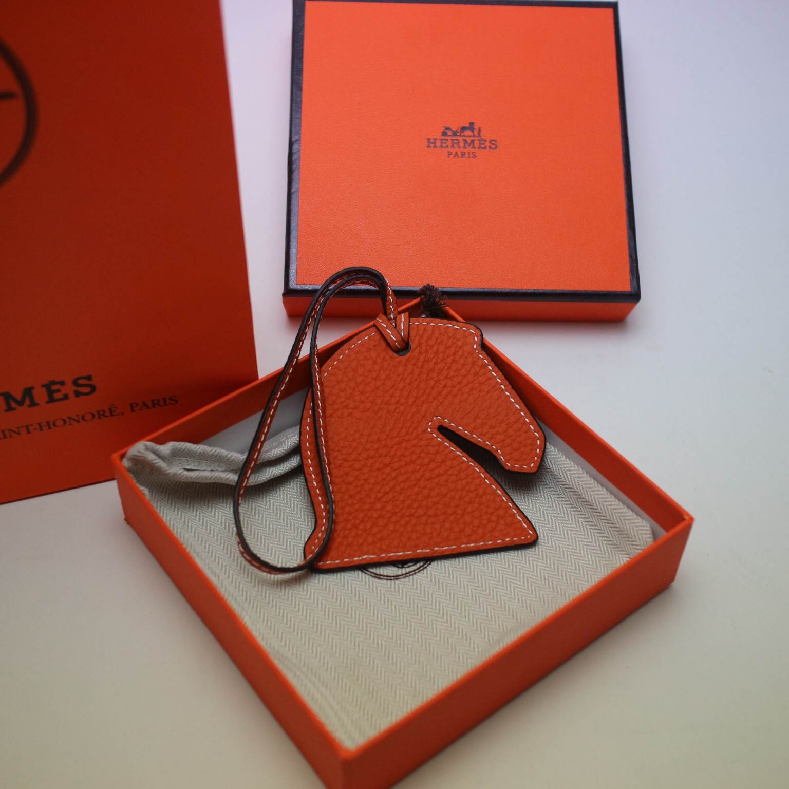 ที่คล้อง ที่ห้อย กระเป๋า hm togo leather รูปหัวม้า มีหลายสี สต๊อกเปลี่ยนตลอดสอบถามได้ค่ะ