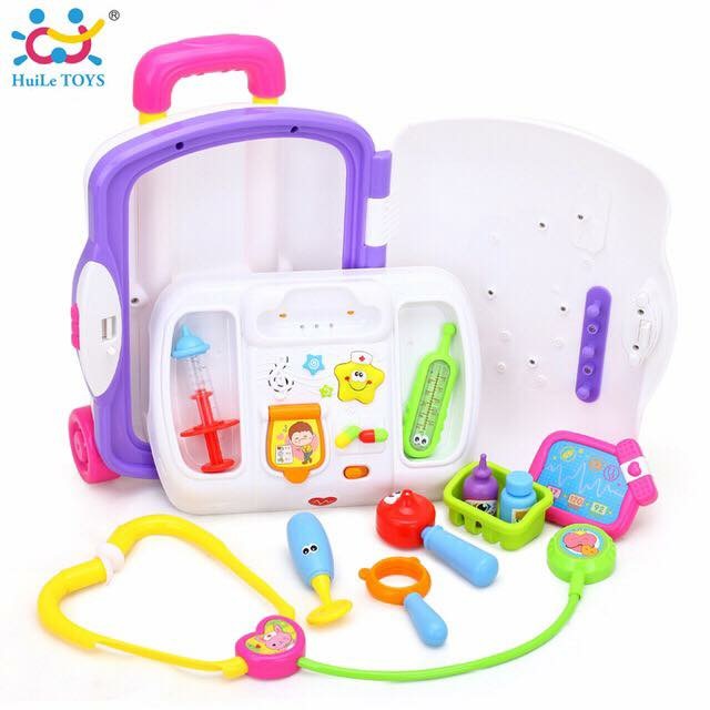 กระเป๋าเดินทางล้อลากสำหรับคุณหมอตัวน้อย Huile Toys Carry-Along-Suitcase (Doctor)