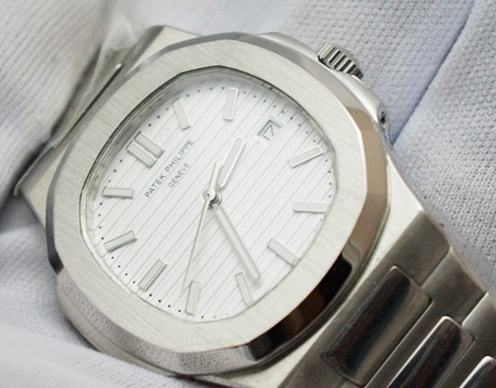 นาฬิกา patek philippe nautilus 5711/1A เกรด Mirror หน้าปัดสีขาว งานอย่างเทพ
