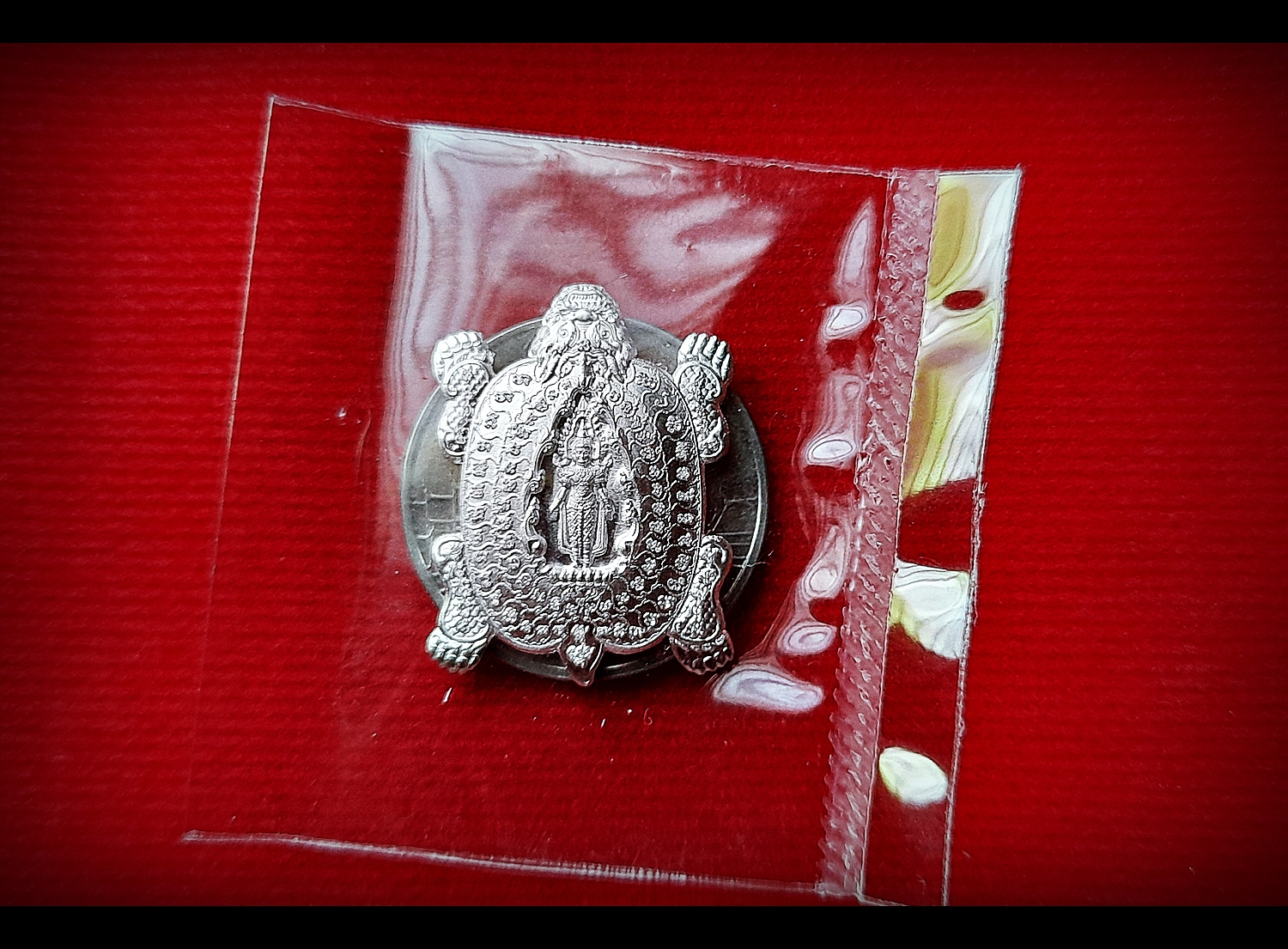 เหรียญพญาเต่ามังกร สมเด็จองค์ปฐม พระจักรพรรดิ์ ปางเปิดโลกพลิกชีวิต เนื้อเงิน#มหาสะท้อน พิมพ์เล็ก (ขนาดเหรียญสองบาท) (พิธีเข้ากรรมฐาน ปลุกเสก 3วัน3คืน) ปี2563 #รับประกันแท้ - หลวงพ่อเล็ก วัดท่าขนุน