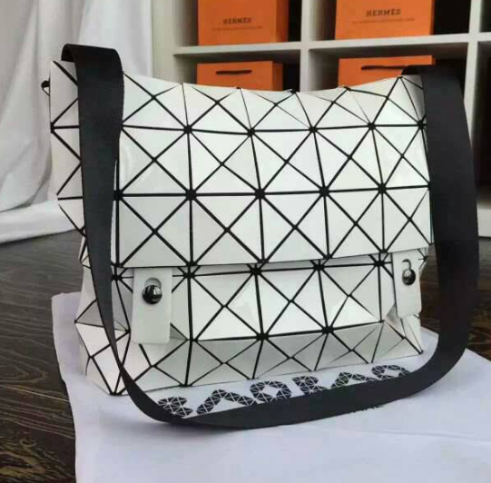 กระเป๋าสะพายข้าง issey rock sholder bag รุ่นใหม่