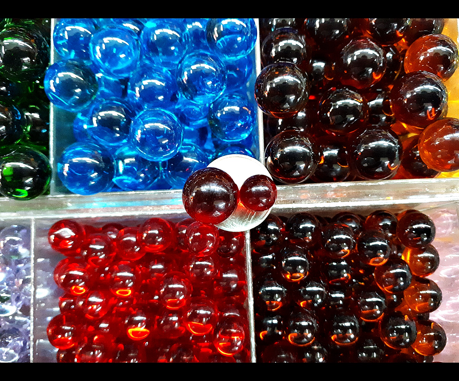 ลูกแก้ว ขนาดเล็ก หลากหลายสี สีแดง สีใส สีน้ำเงิน สีเขียว สีฟ้า สีเหลือง สีม่วง สีชมพู่ สีดำ