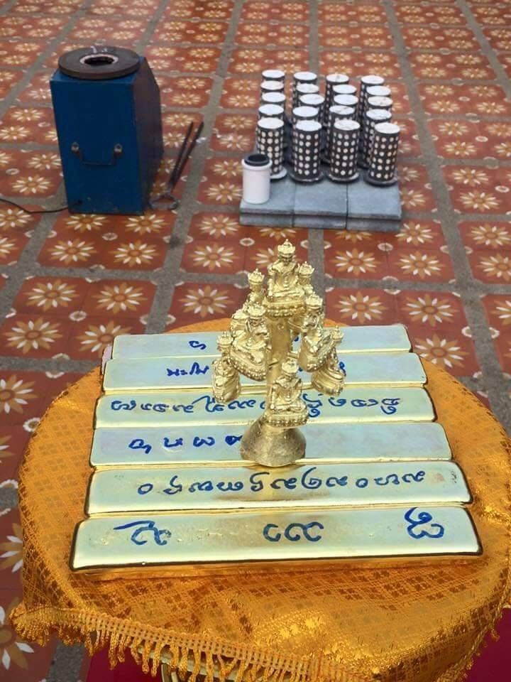 พระกริ่ง ทรงเครื่อง จักรพรรดิ ล้านนา รุ่นแรก เนื้อนวะโลหะ แก่ทองคำ ปี2559 #รับประกันแท้