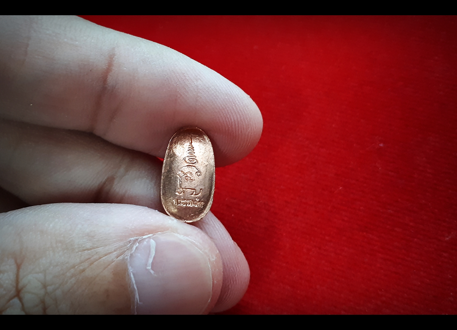 เหรียญเม็ดแตง (ขนาดเล็กจิ๋ว) หลวงพ่อธรรมจักร วัดธรรมามูล (พระพุทธรูป ปางห้ามญาติ)