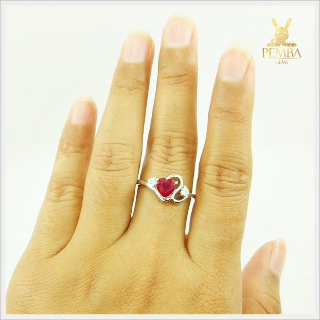 แหวนทับทิม เงินแท้925 ชุบทองคำขาว รูปทรงหัวใจ แหวนพลอยแท้