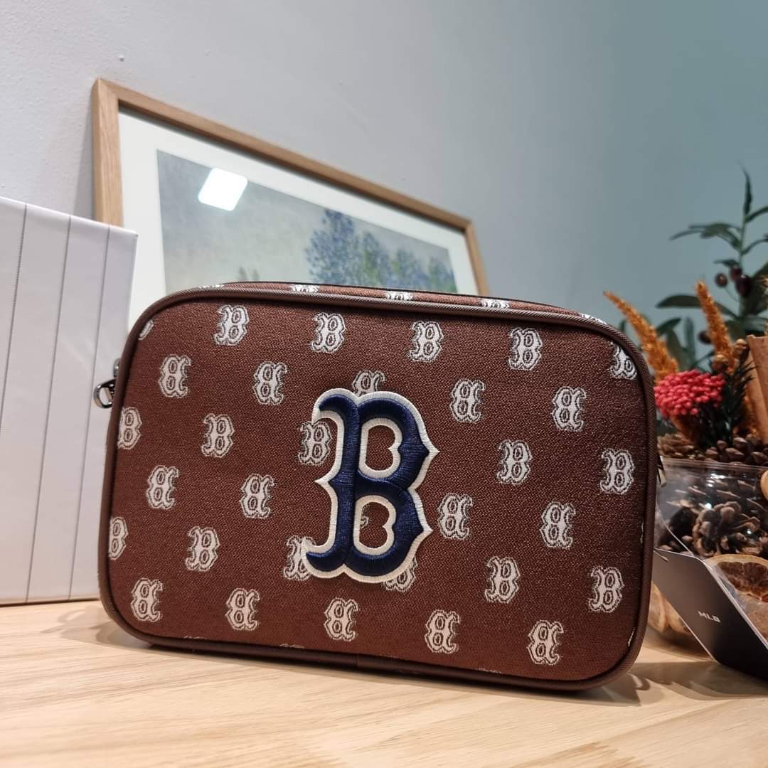 MLB JACQUARD MONOGRAM CROSSBODY BAG (แอดไลน์ก่อนสั่งซื้อ)