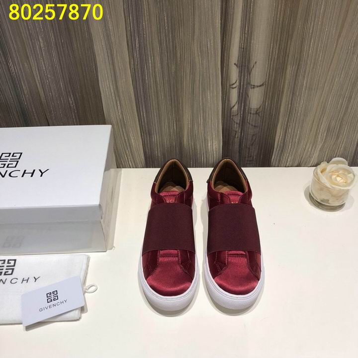 given men แบบอีกเยอะกดดูด้านในค่ะ size 38-44 ,45-46 มีบางแบบ