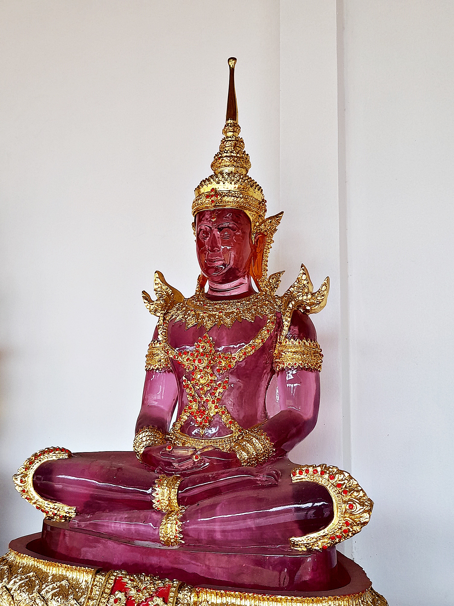 พระแก้วมรกต ปางพระจักรพรรดิ์ สีประจำวันเกิด7สี (ขนาดใหญ่) - (สีแดง สีเหลือง สีชมพู สีเขียว สีส้ม สีฟ้า สีม่วง)