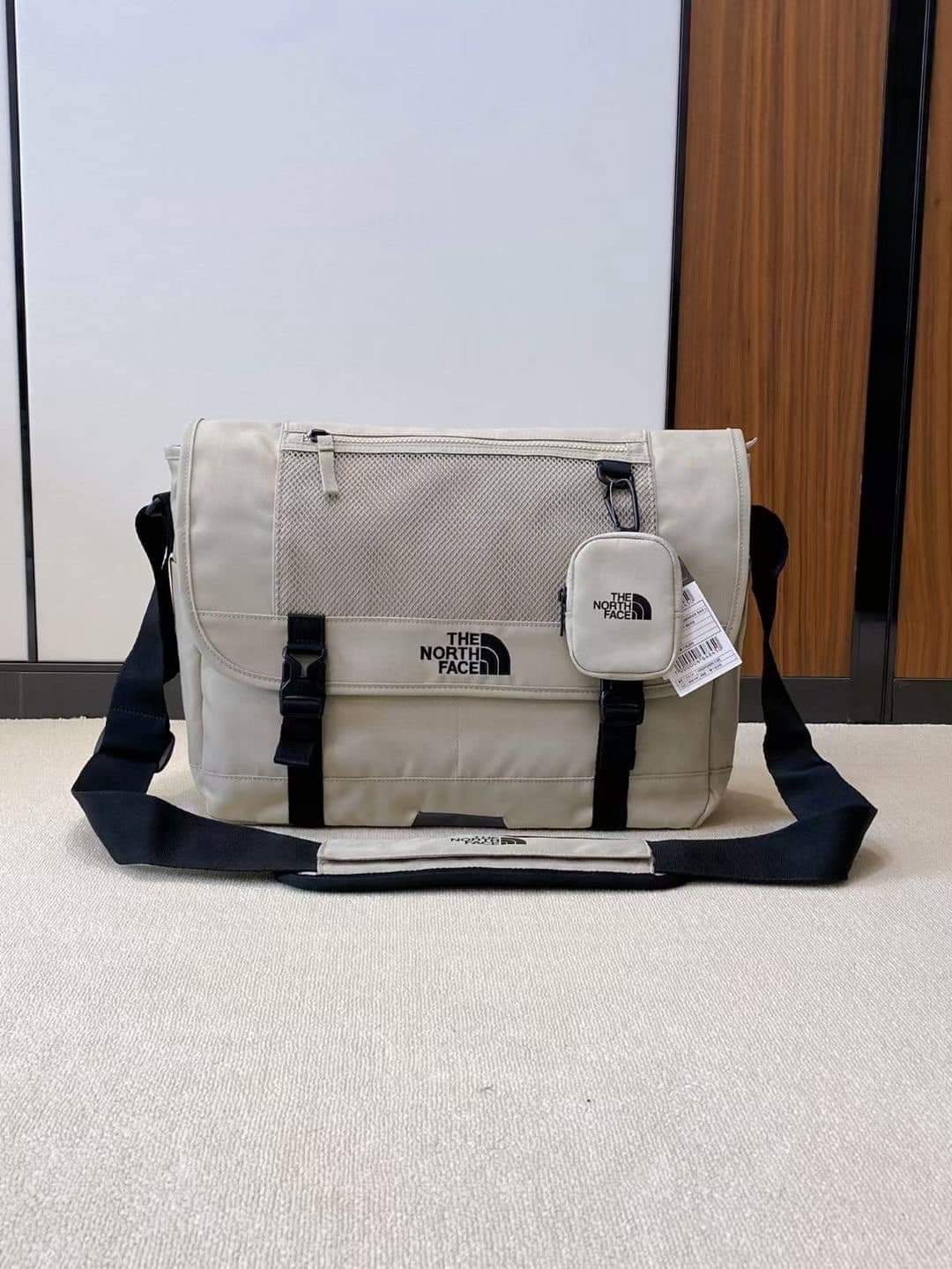 The North Face SUPER MESSENGER BAG (แอดไลน์ก่อนสั่งซื้อ)