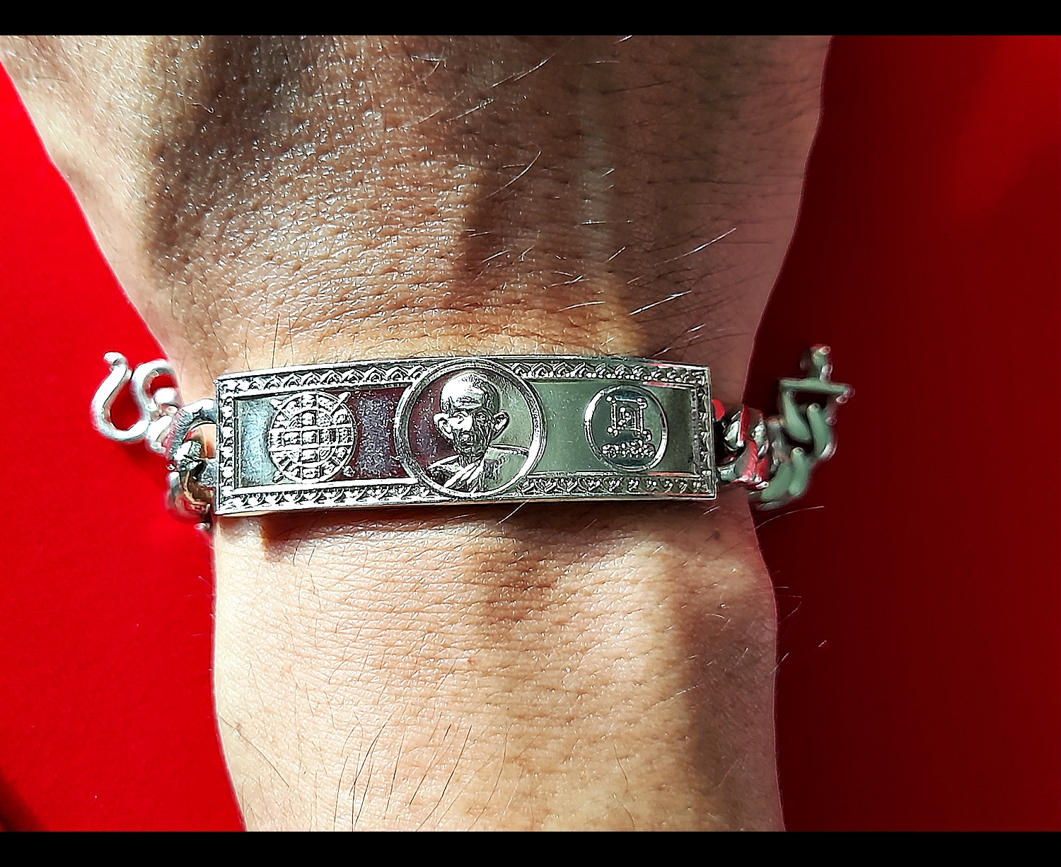 เลสสร้อยข้อมือ ยันต์หนุนเสริมดวง หลวงพ่อกวย วัดโฆสิตาราม(วัดบ้านแค) จ.ชัยนาท เนื้ออับปาก้า (เส้นเล็ก น้ำหนัก2บาท) ปี2564 - #สร้างและปลุกเสกจากวัดโฆสิตาราม #รับประกันแท้