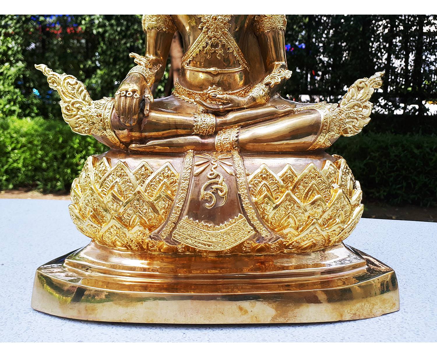 รูปหล่อ พระพุทธรูป ปางพระจักรพรรดิ เนื้อโลหะทองเหลือง ปัดขัดเงา ปิดทองแท้ (หน้าตัก 9นิ้ว สูง16นิ้ว ลึก6นิ้ว)