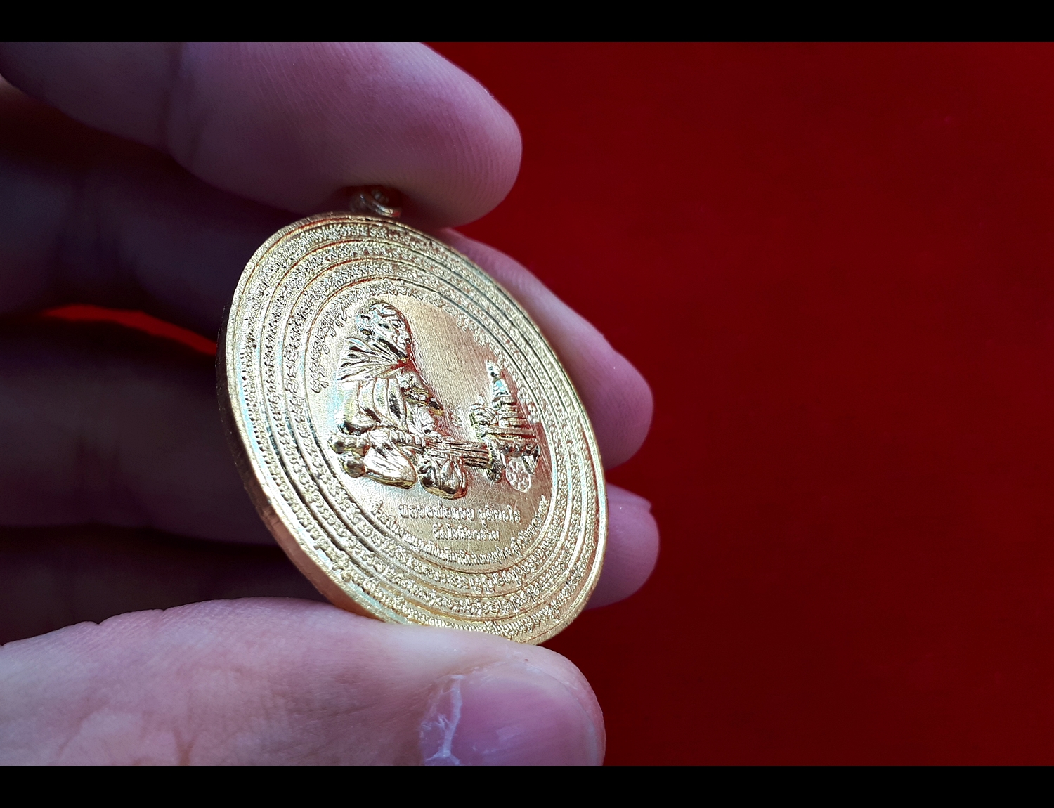 เหรียญกลม หลวงพ่อกวย ทำน้ำมนต์ รุ่นมนต์พระกาฬ ชินบัญชร เนื้อ สัมฤทธิ์โลหะ ชนวนล้วนๆ ชุบทอง