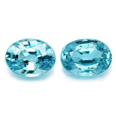 A Couple Of Oval Zircon พลอยเพทายรูปไข่คู่ น้ำหนักรวม 3.71 กะรัต สีฟ้าหวาน สีใกล้เคียงกัน ไม่เหมือนกันเลยทีเดียว มองตาเปล่าไม่มีตำหนิ