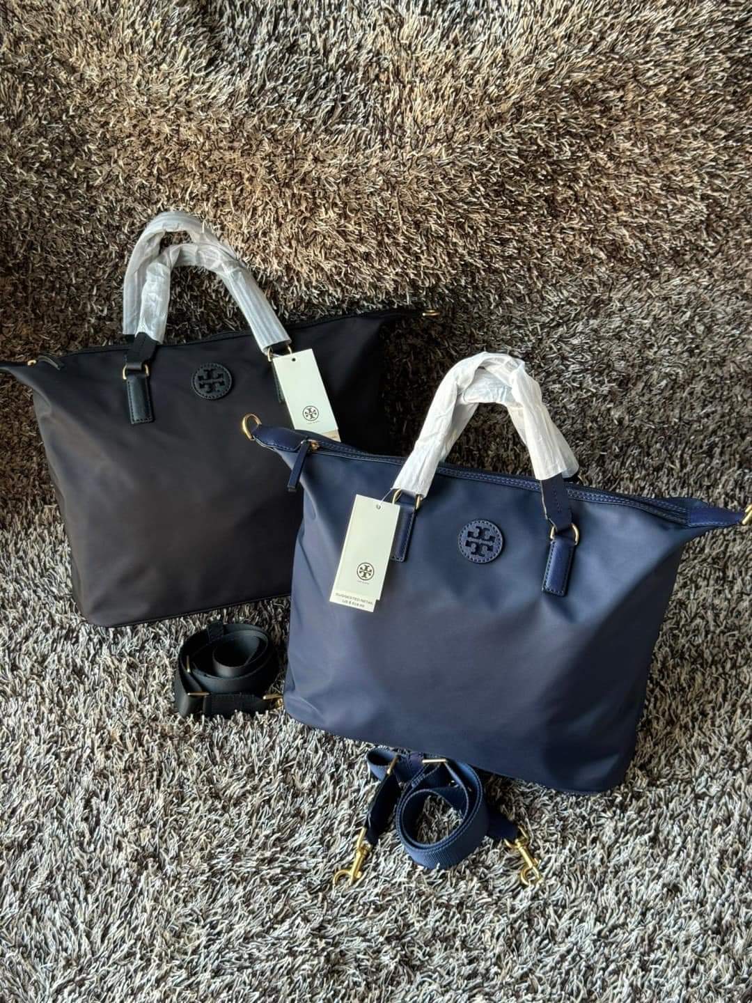Tory Burch Tilda Slouchy Nylon Bag (แอดไลน์ก่อนสั่งซื้อ)