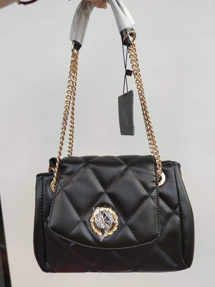 LYN กระเป๋าสะพายทรงหรูดูไฮ สายสะพายโซ่ (แอดไลน์ก่อนสั่งซื้อ)