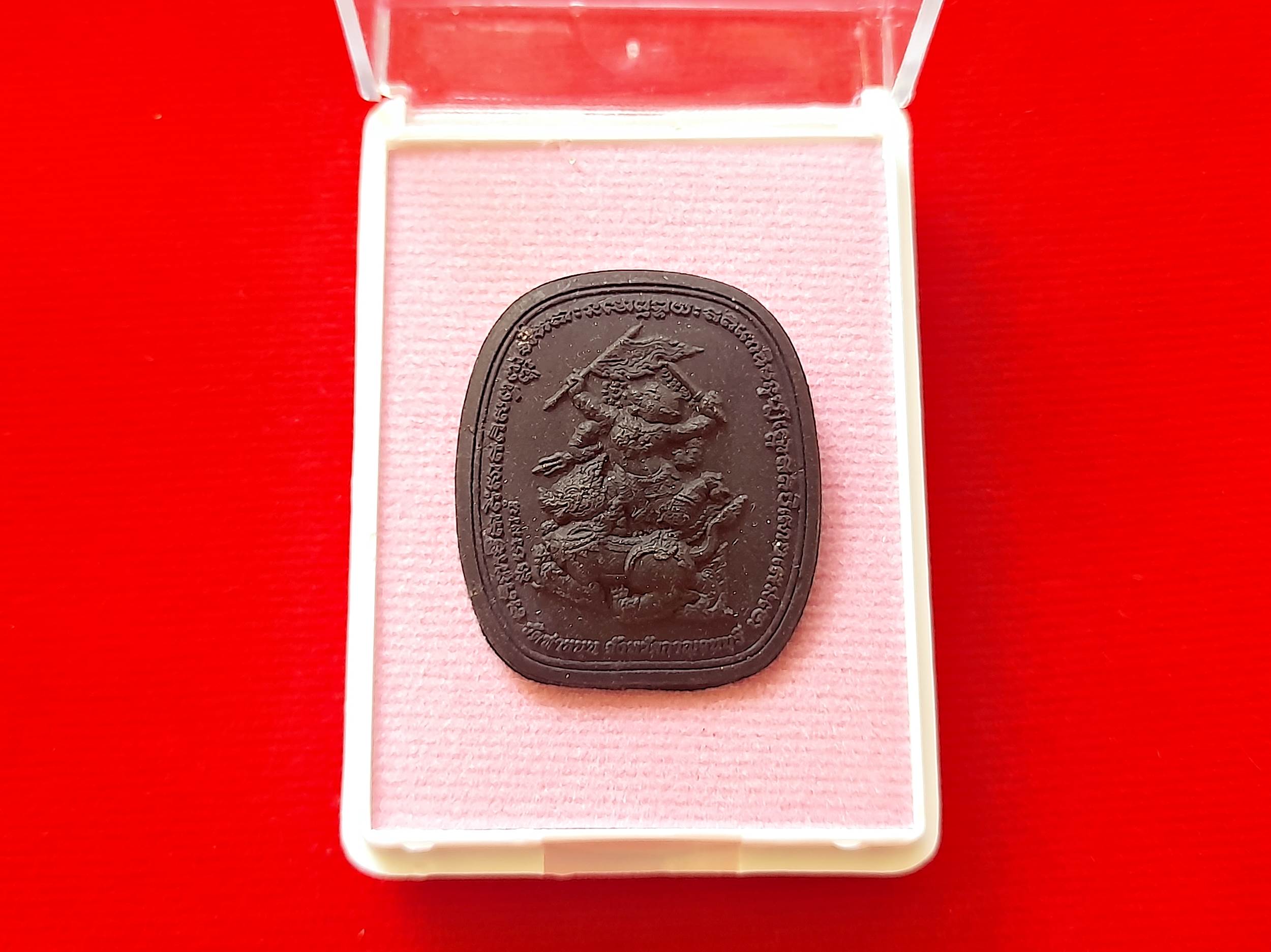 พระยอดขุนพล หลัง หนุมาน สี่กร ขี่สิงห์ #พิมพ์เล็ก สีดำ เนื้อผง แก่ว่านดินกากกายักษ์ ปี2565 #รับประกันแท้ - หลวงพ่อเล็ก วัดท่าขนุน