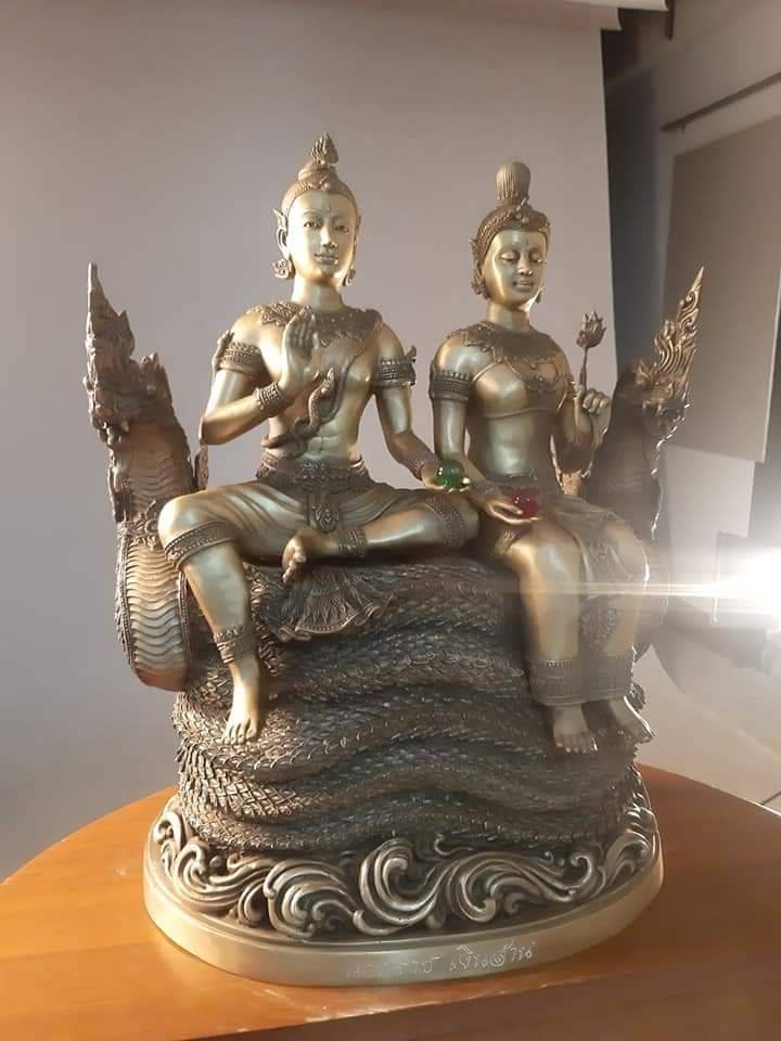 รูปหล่อ พญานาคราชคู่ (ท่านปู่นาคา-ปู่ศรีสุทโธ ท่านยานาคี-ศรีปทุมวัน) นั่งบัลลังก์ เนื้อโลหะทองเหลือง (หน้าตัก 9นิ้ว)