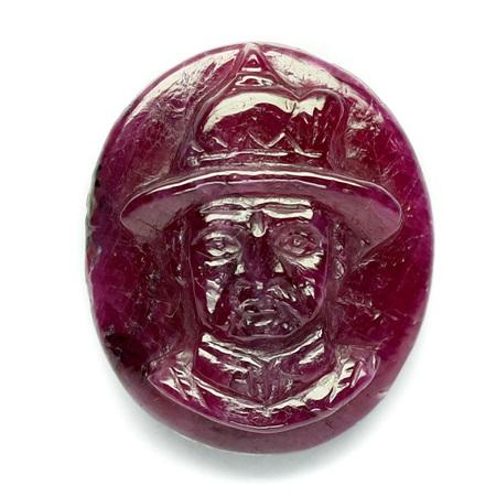 Carving Unheated Natural Ruby King Taksin นำก้อนมาแกะสลักโดยก้อนไม่ผ่านการเผา น้ำหนัก 15.91 กะรัต สีแดงหวานสวย งานแกะสลักสวย