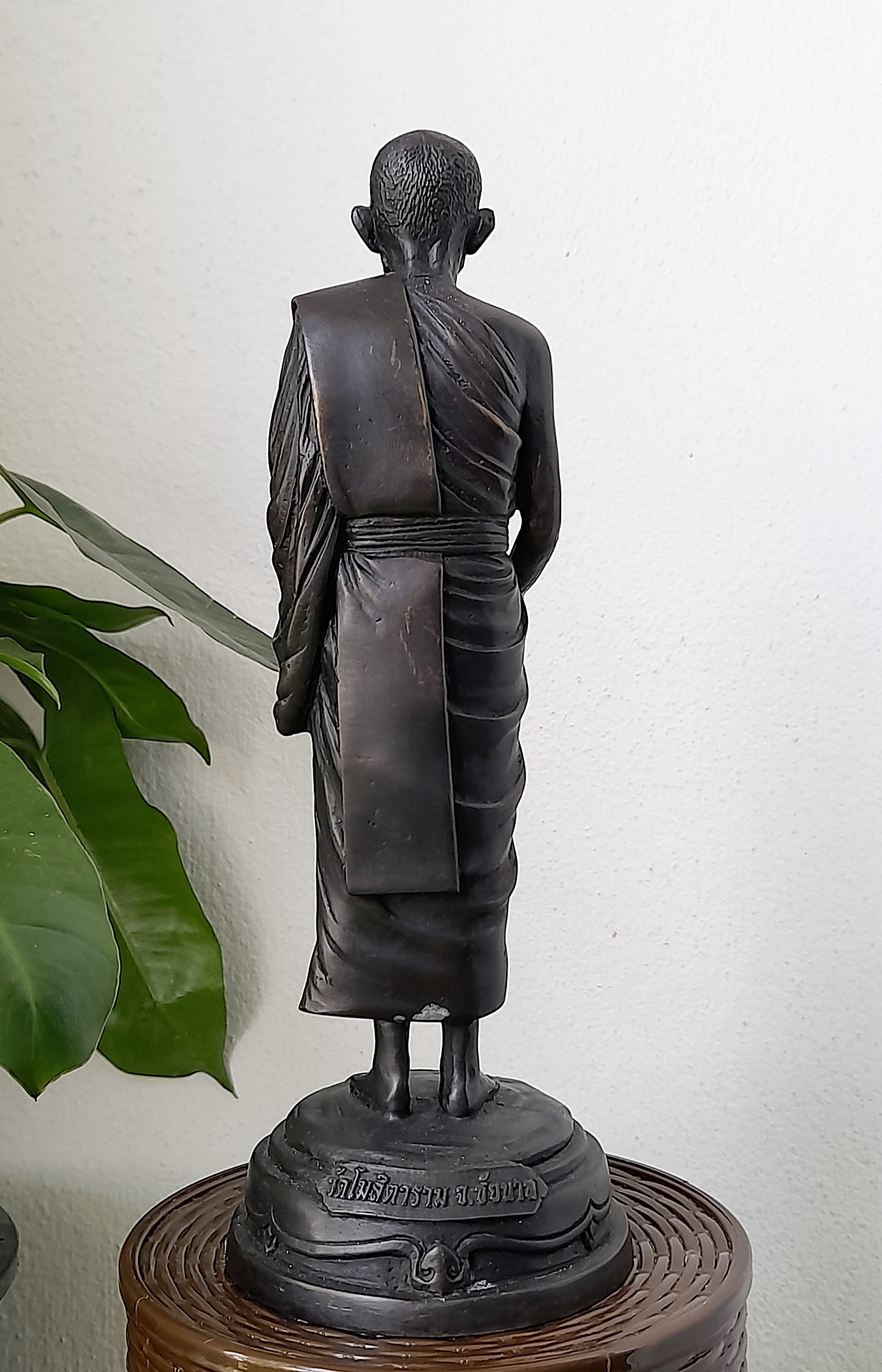 รูปหล่อ หลวงพ่อกวย วัดโฆสิตาราม(วัดบ้านแค) อุ้มบาตร ถือบาตร(มหาลาภ) (ขนาดบูชาสูง 9นิ้ว) เนื้อทองเหลืองโลหะ ฐานบรรจุมวลสารเก่าหลวงพ่อกวย ปี2561 งานกฐิน - #สร้างและปลุกเสกจากวัดโฆสิตาราม #รับประกันแท้