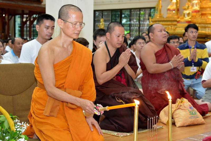 ลูกอมพิชัยมงคล (ปั้นจากเทียนชัยบวงสรวงเเละเทียนทำน้ำมนต์ทุกพิธีสำคัญ) ลูกใหญ่ ติดเเผ่นเงินจาร (เทียนชัย ชัยชนะ รุ่งเรือง สว่าง ปัญญา) #รับประกันแท้