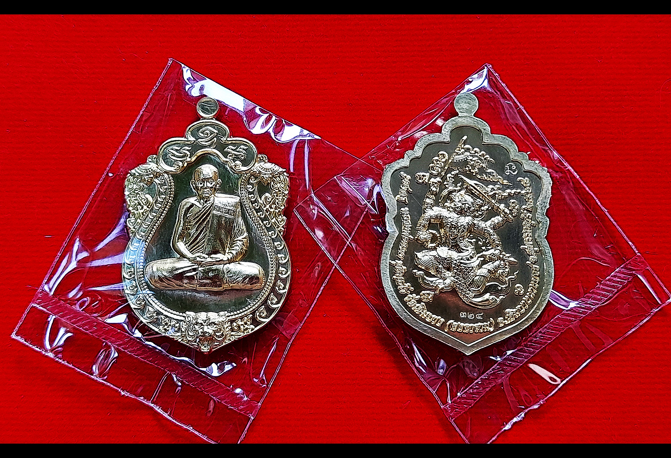 เหรียญ หลวงพ่อกวย (รุ่นแรก ทรงเสมา ฐานหน้า#พญาเสือโคร่ง(#มหาอำนาจ) หลัง พญา #หนุมาน4กร(#ครูแรง) (#ธงชัย #พระขรรค์ #จักร #ตรีศูล)) ปี2565 เนื้อทองลำอู่ (มวลสารชั้นครู ทองชนวนผสมทองคำ) #รับประกันแท้